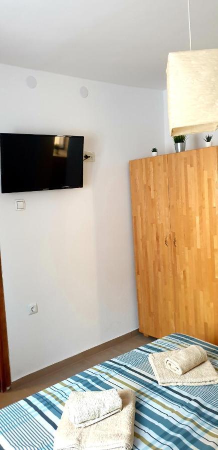 Apartments And Room Vela Сень Екстер'єр фото
