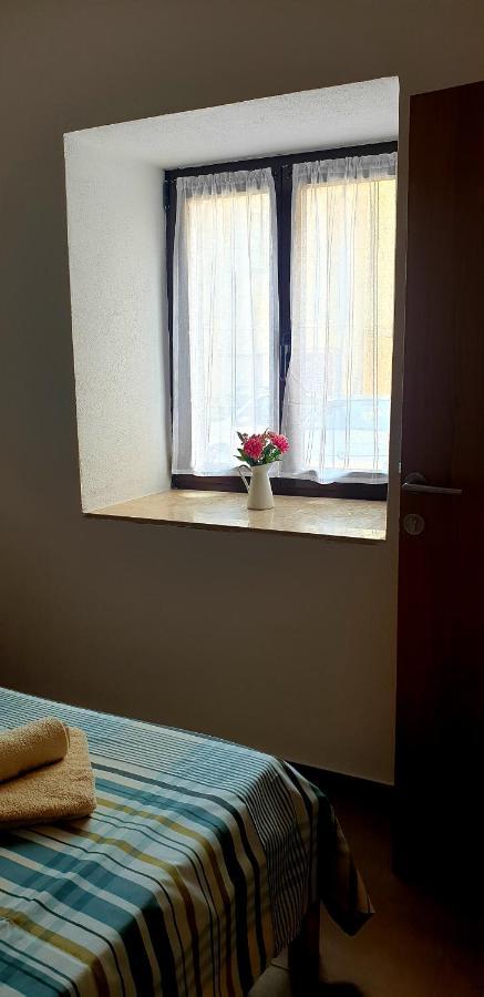 Apartments And Room Vela Сень Екстер'єр фото
