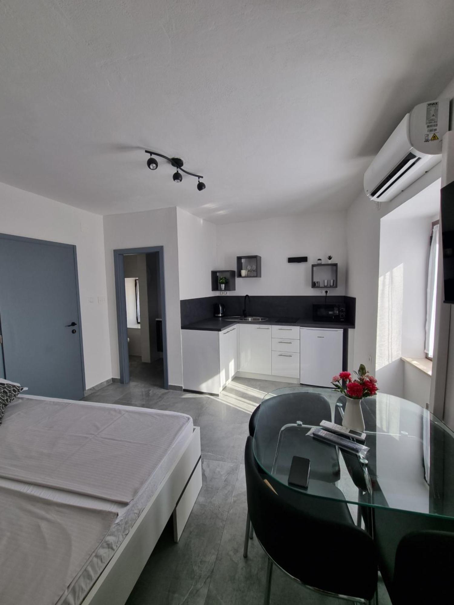 Apartments And Room Vela Сень Номер фото